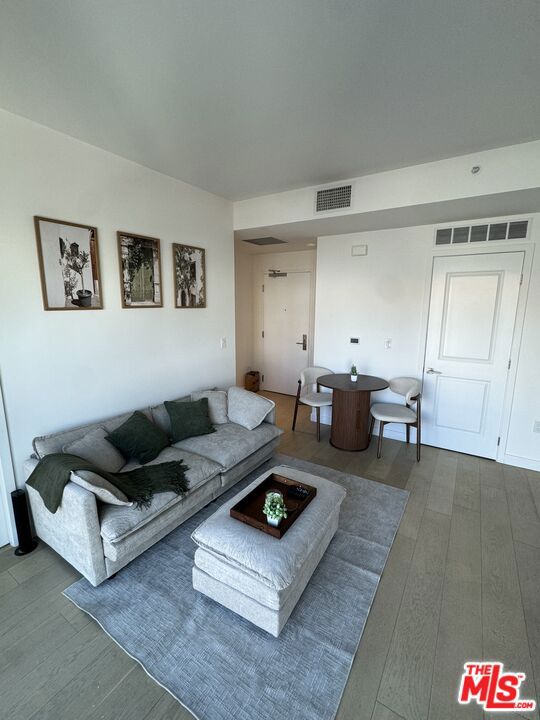 400 S Broadway 502 Property Photo 3
