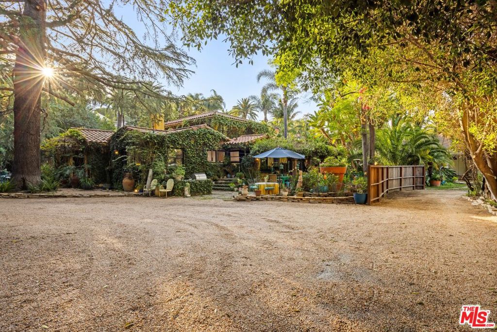 14957 Valley Vista Boulevard Property Photo 1