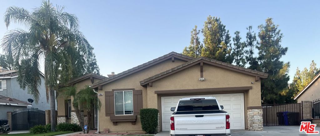 25600743 Property Photo 1