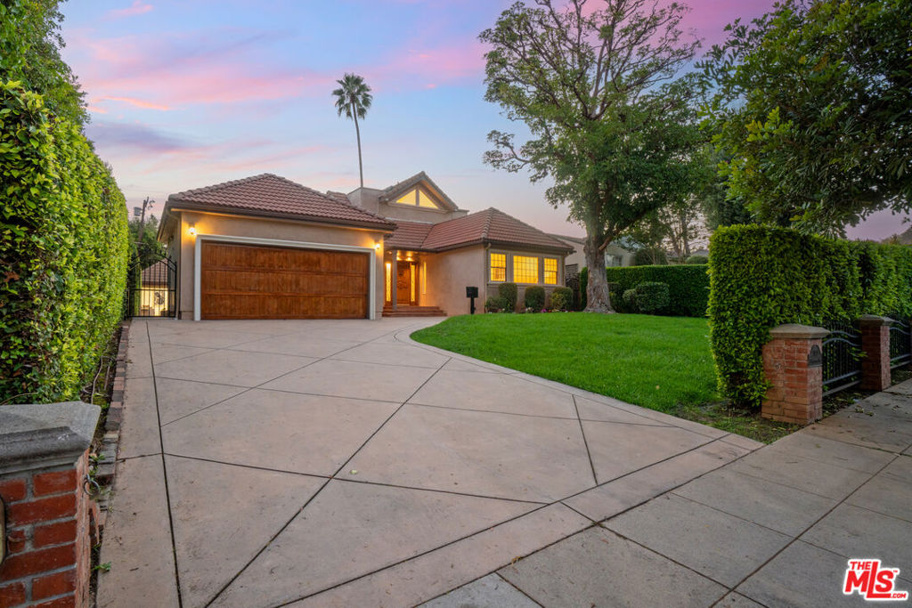 1149 S Carmelina Avenue Property Photo 1