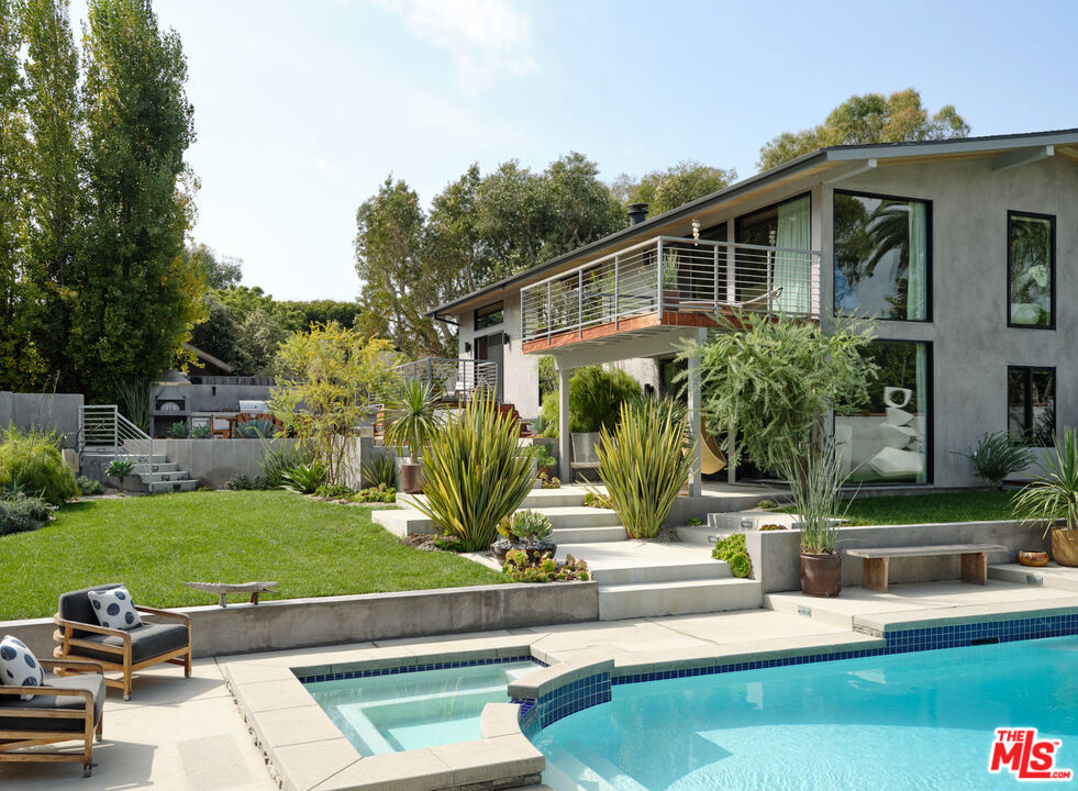 6738 Wildlife Road Property Photo 1