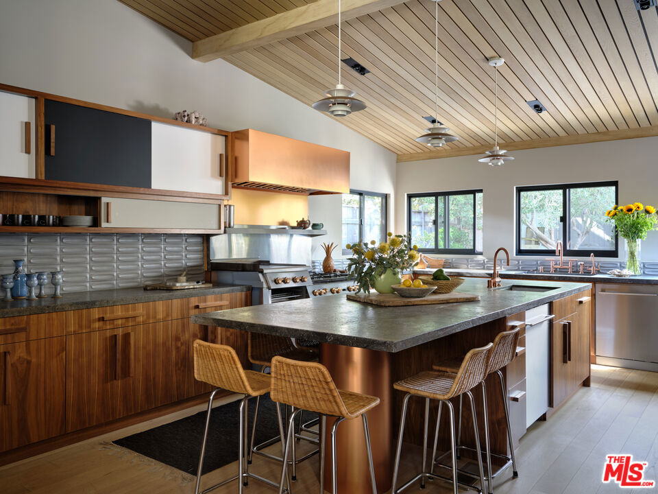6738 Wildlife Road Property Photo 7