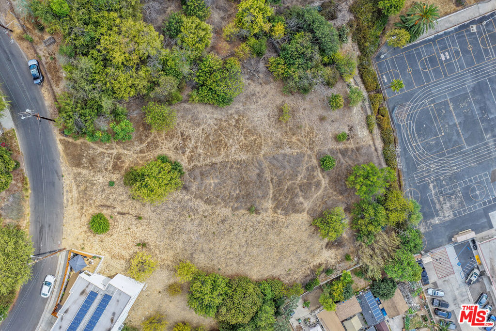 3758 Roberta Property Photo 5