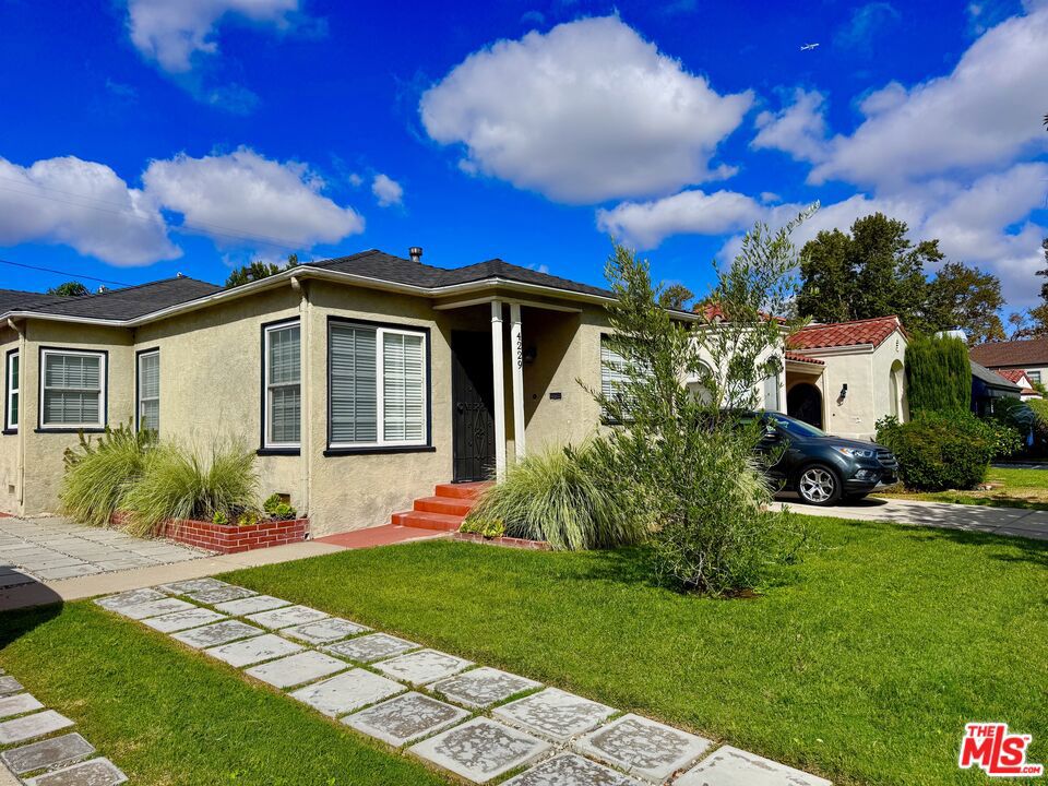 4229 Sutro Avenue Property Photo 1