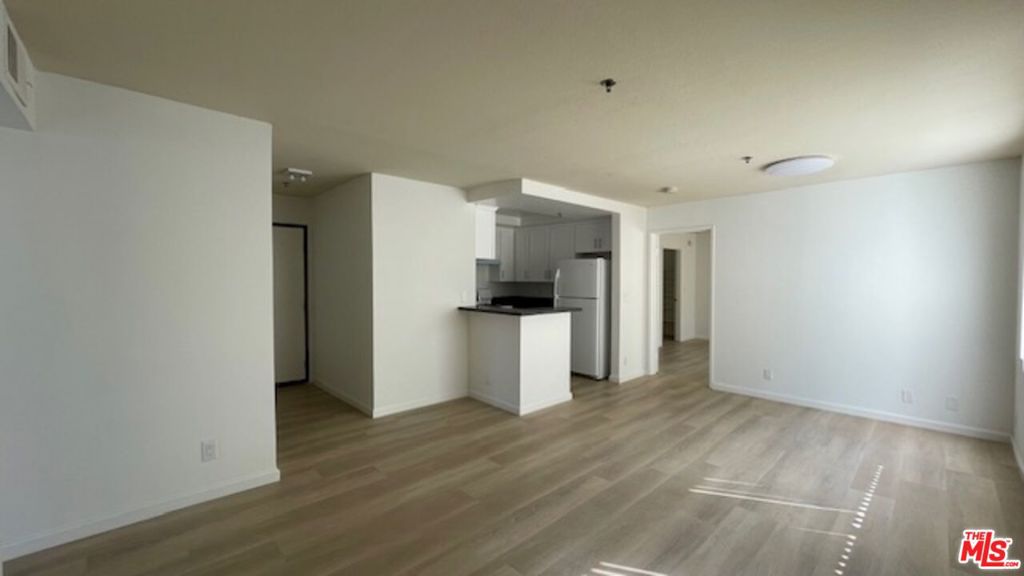420 S Harvard Boulevard 305 Property Photo 2