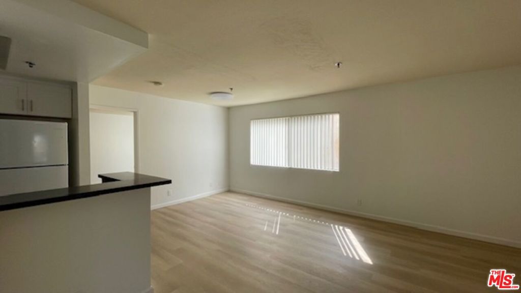 420 S Harvard Boulevard 305 Property Photo 3