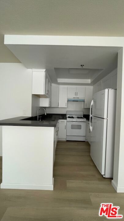 420 S Harvard Boulevard 305 Property Photo 5