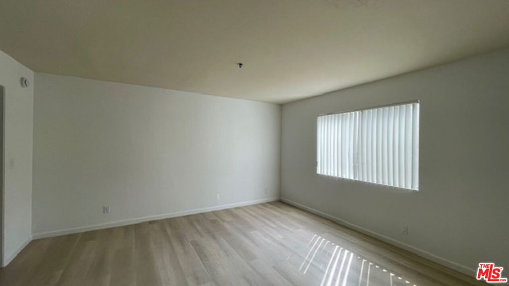 420 S Harvard Boulevard 305 Property Photo 7