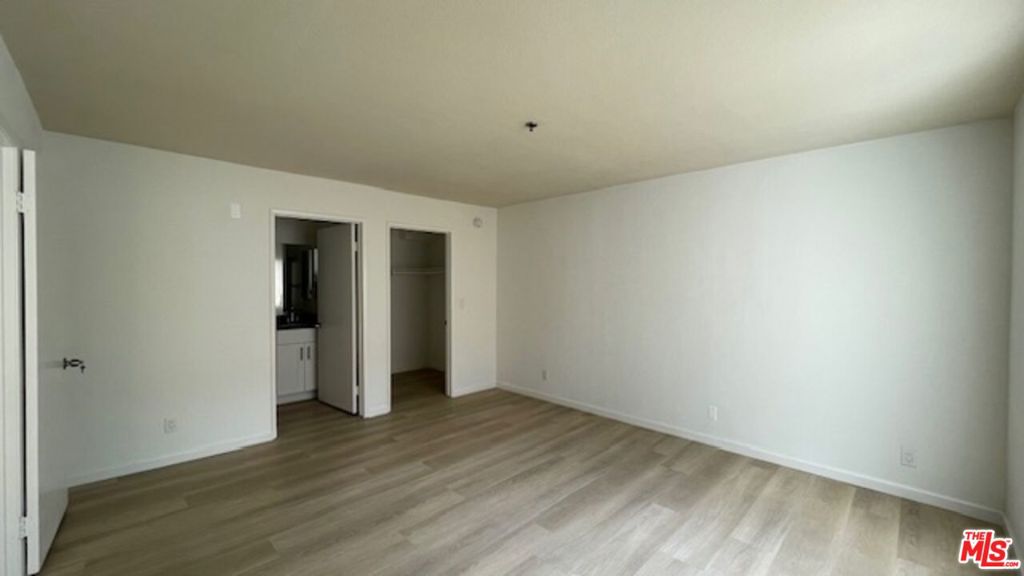 420 S Harvard Boulevard 305 Property Photo 8