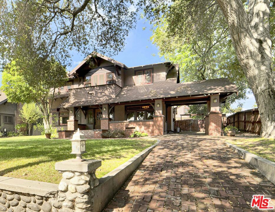 1424 Laurel Street Property Photo 2