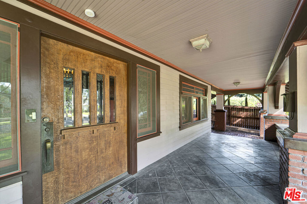 1424 Laurel Street Property Photo 3