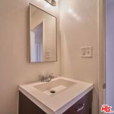 1540 N Fuller Avenue 7 Property Photo 15