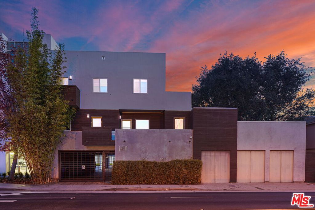 1411 Cloverfield Boulevard Property Photo 1