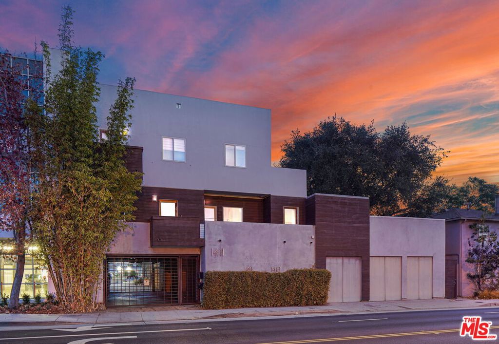 1411 Cloverfield Boulevard Property Photo 2