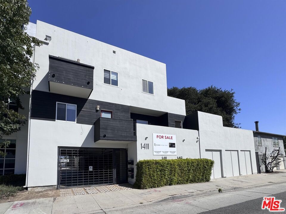 1411 Cloverfield Boulevard Property Photo 4