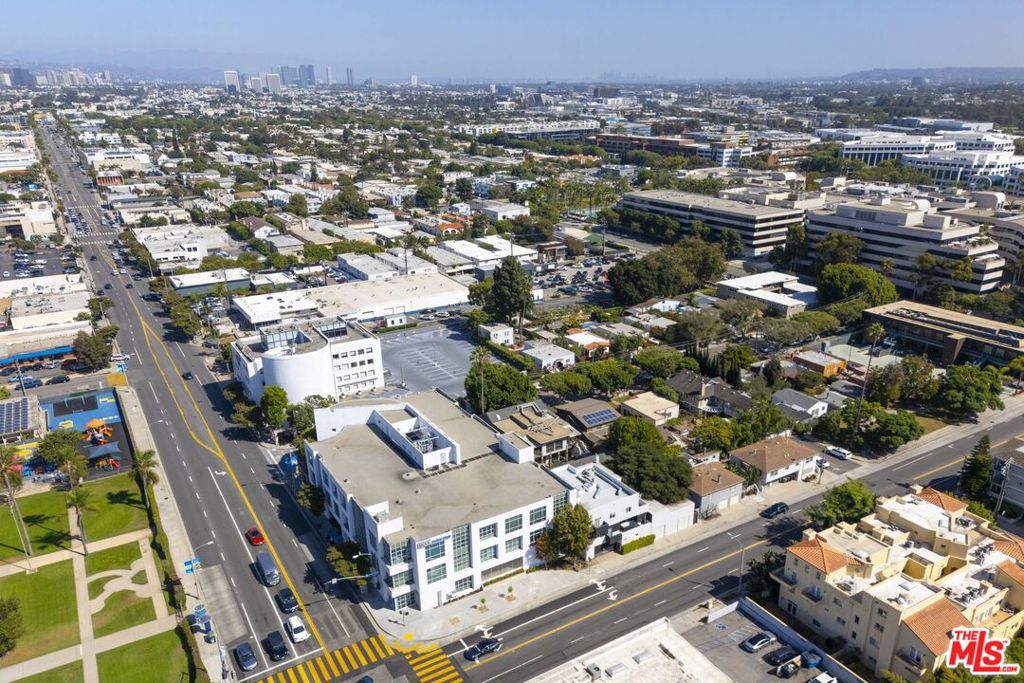 1411 Cloverfield Boulevard Property Photo 19