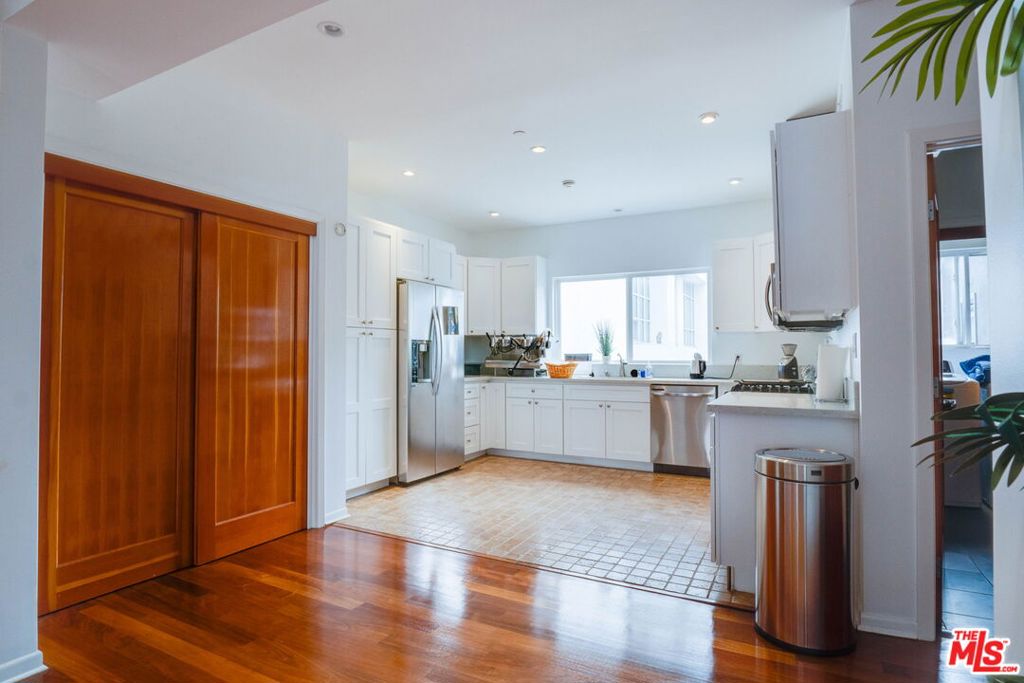 1411 Cloverfield Boulevard Property Photo 24