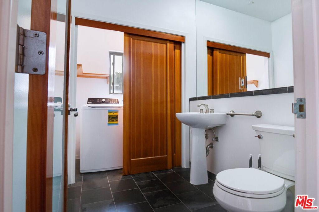 1411 Cloverfield Boulevard Property Photo 26