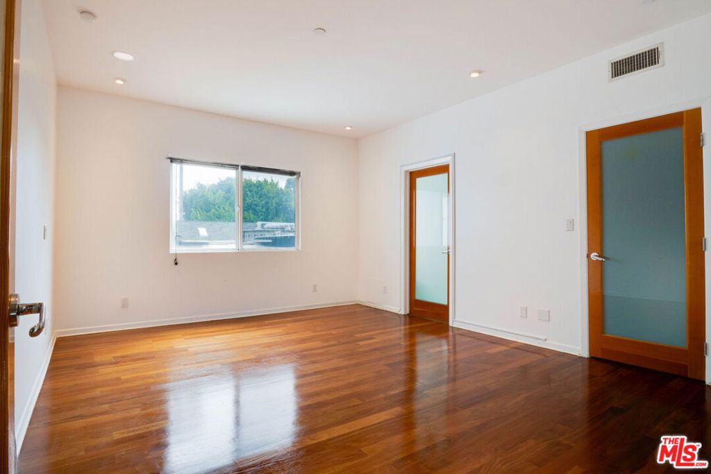 1411 Cloverfield Boulevard Property Photo 28