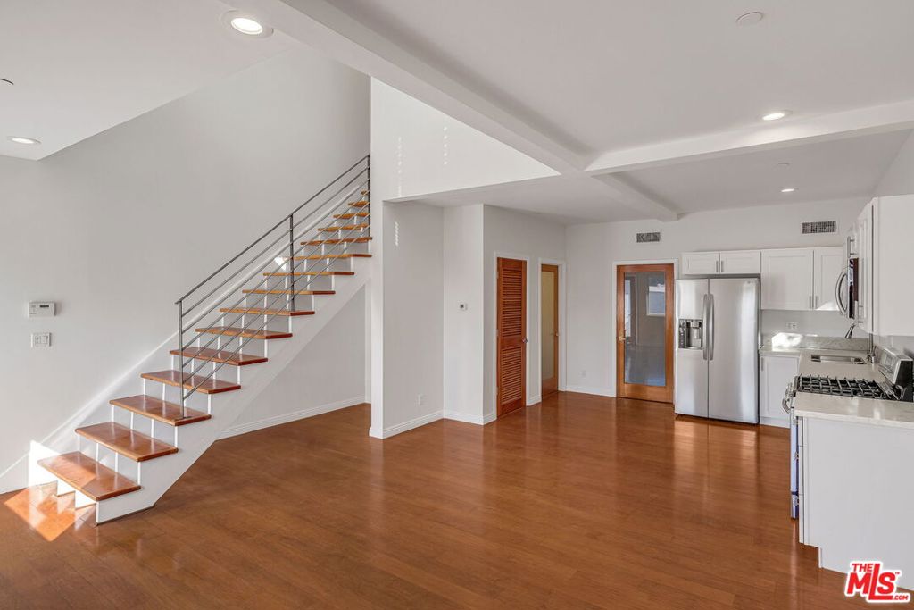1411 Cloverfield Boulevard Property Photo 30