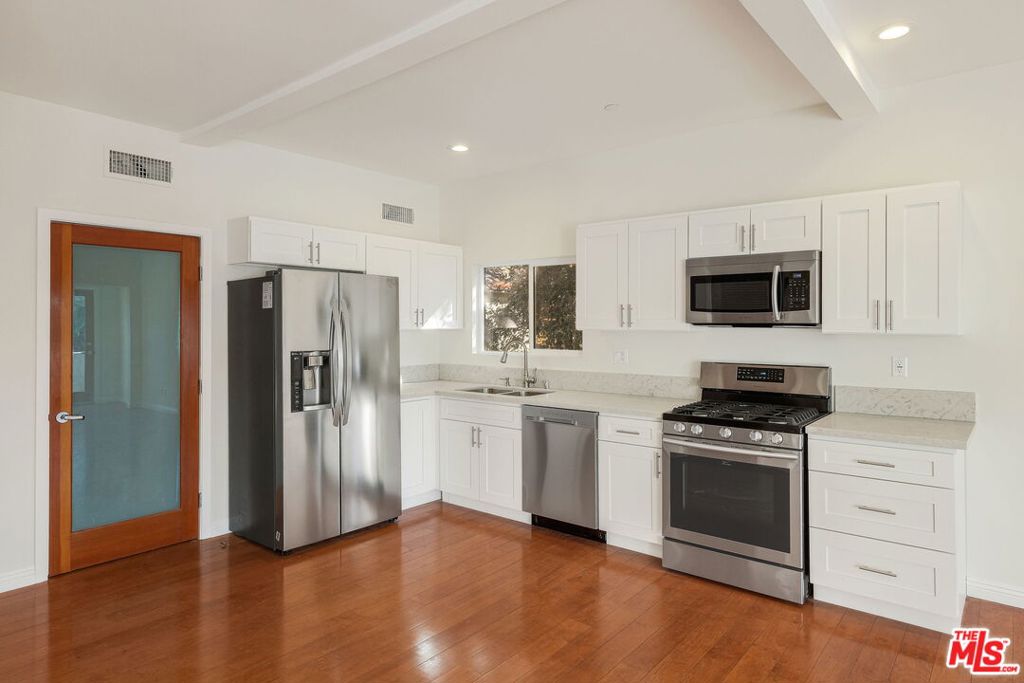 1411 Cloverfield Boulevard Property Photo 31