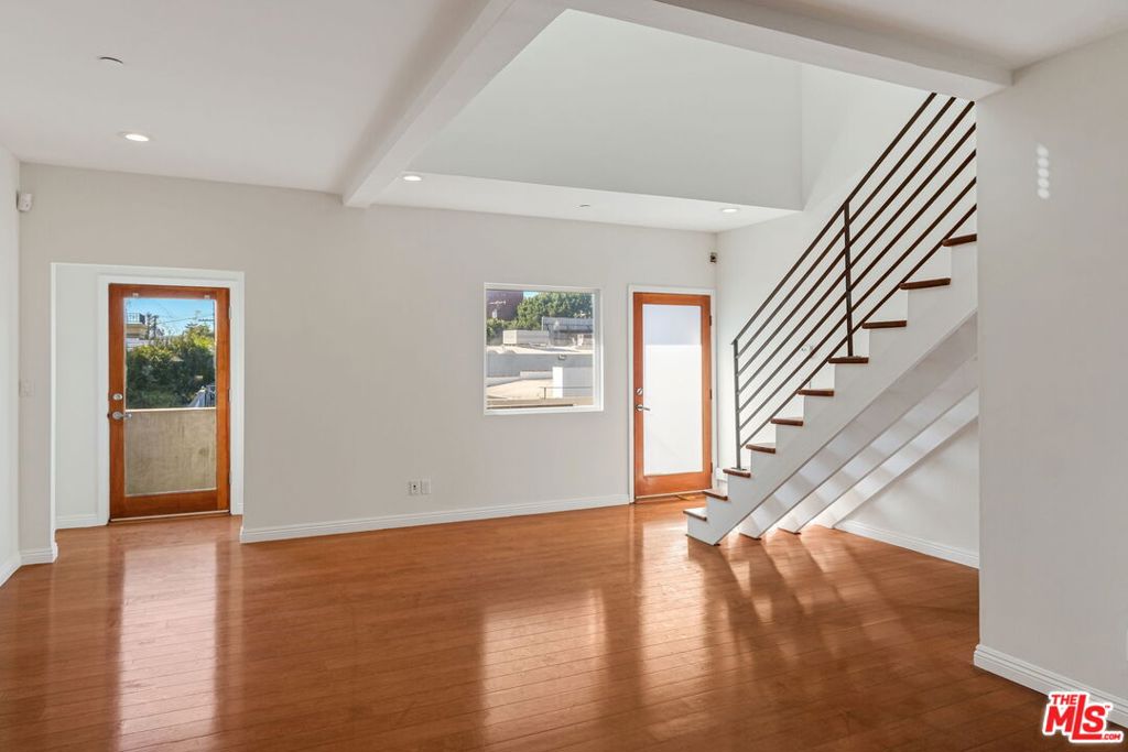 1411 Cloverfield Boulevard Property Photo 32