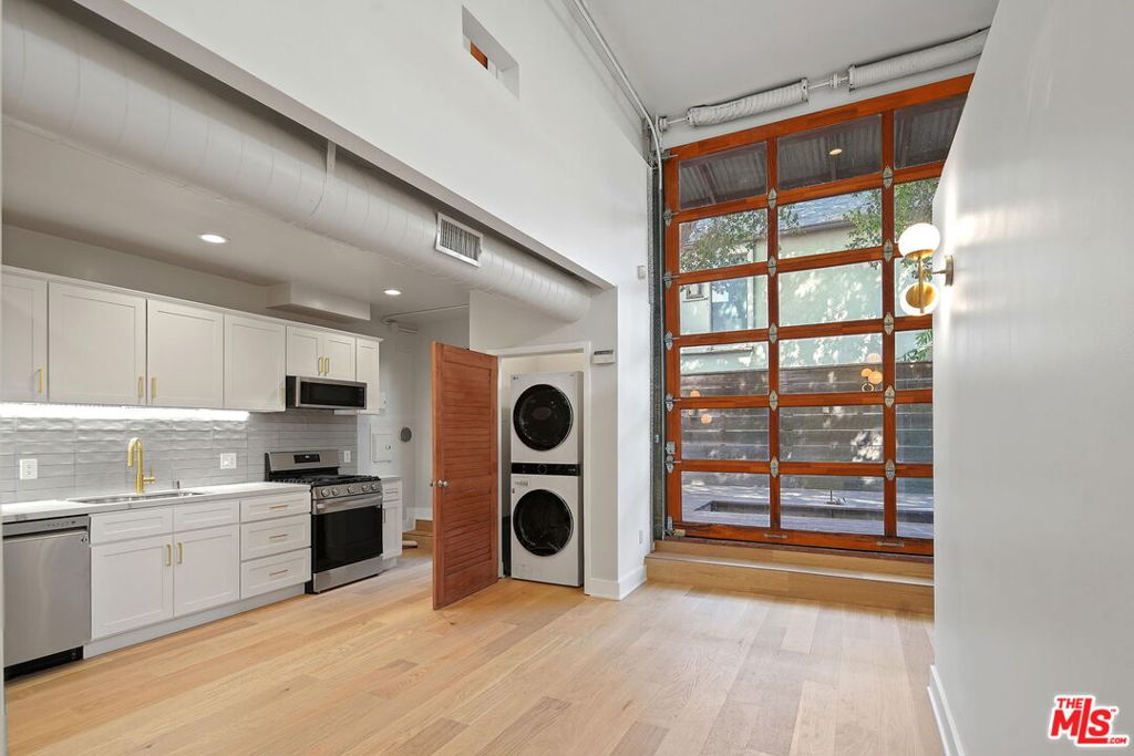 1411 Cloverfield Boulevard Property Photo 46