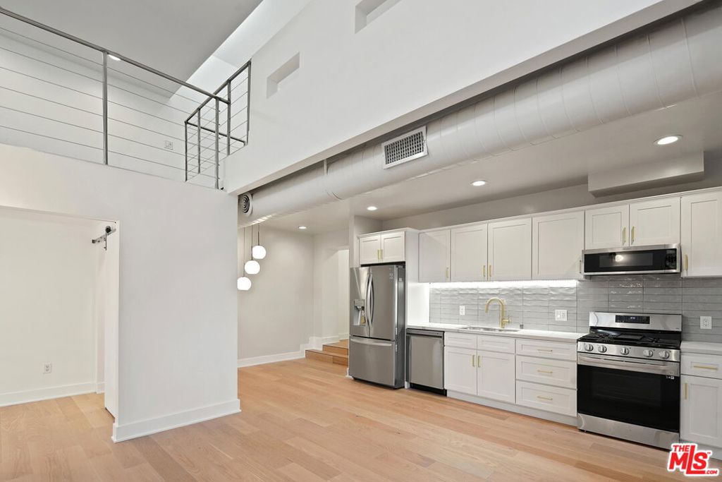 1411 Cloverfield Boulevard Property Photo 47