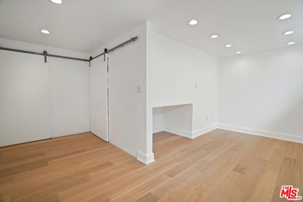 1411 Cloverfield Boulevard Property Photo 48