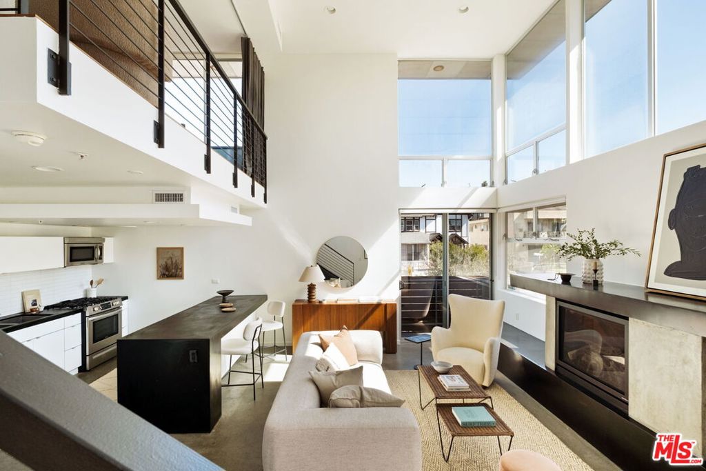 333 S Wilton Place 2 Property Photo 1