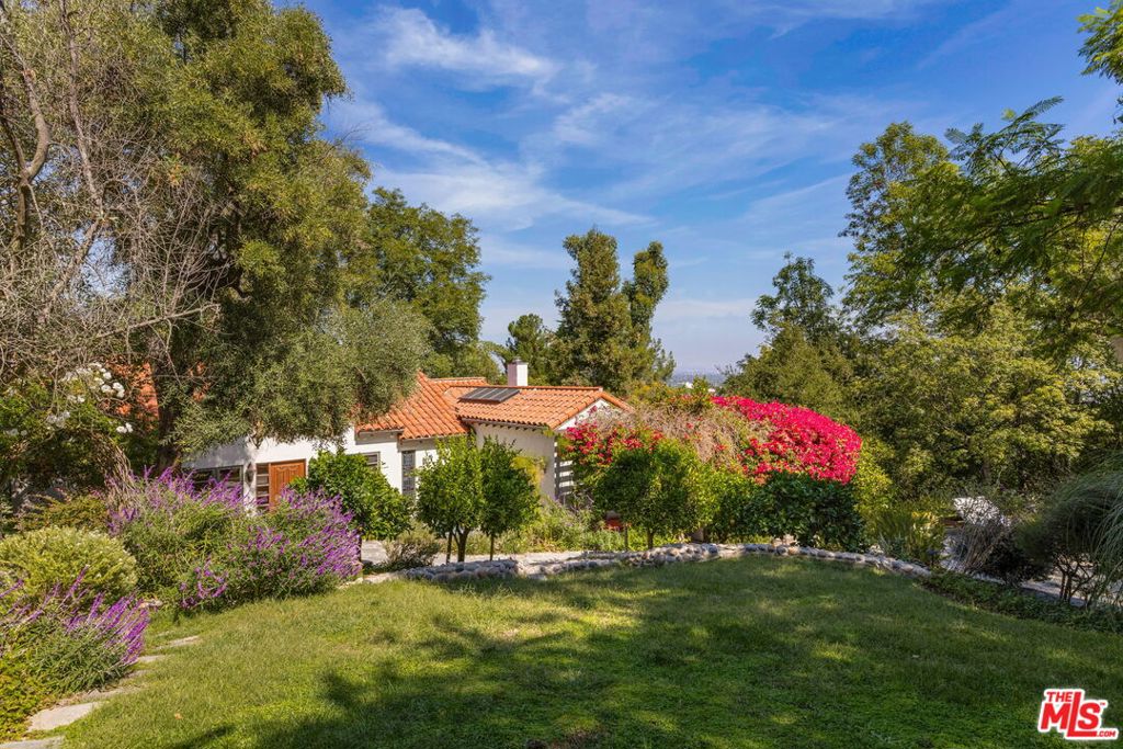 15091 Rayneta Drive Property Photo 2