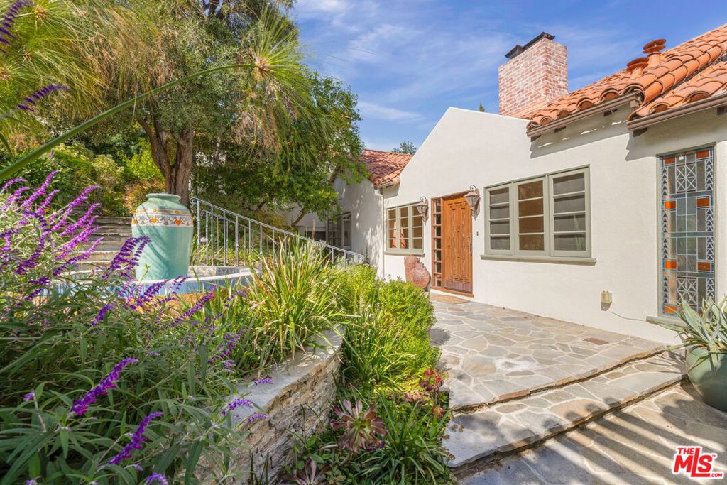 15091 Rayneta Drive Property Photo 4