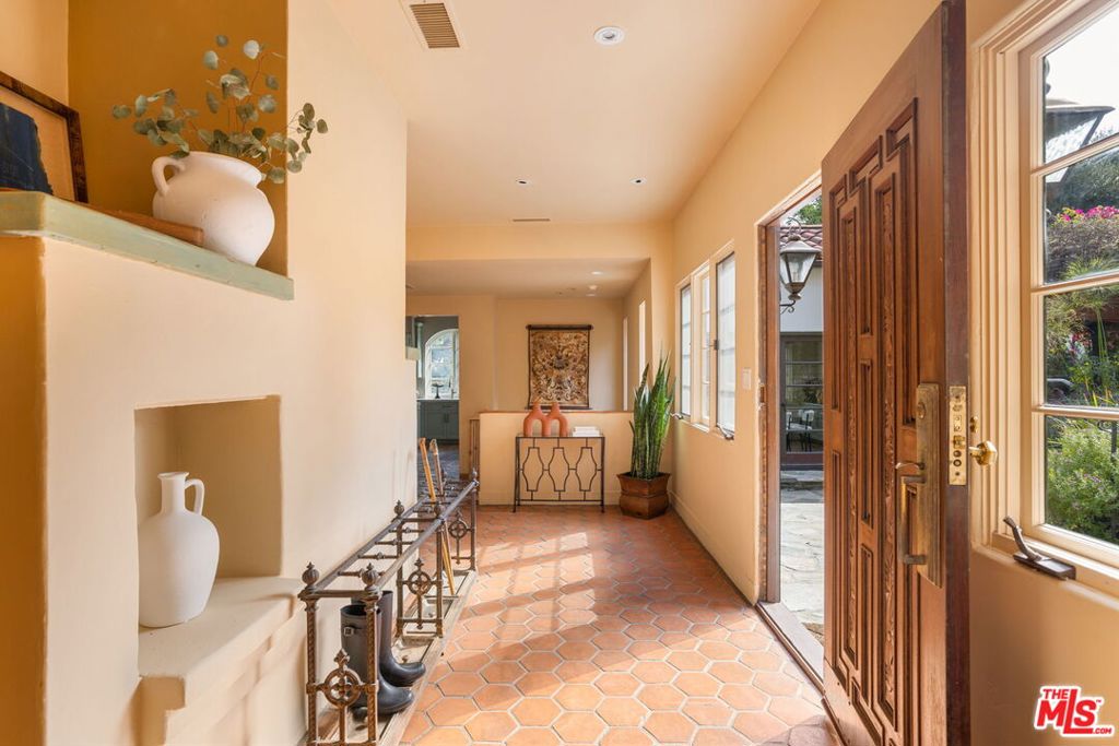 15091 Rayneta Drive Property Photo 5