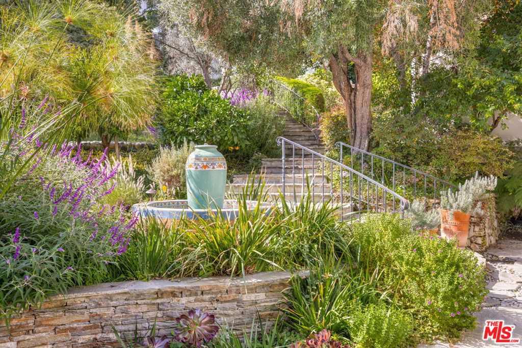 15091 Rayneta Drive Property Photo 10