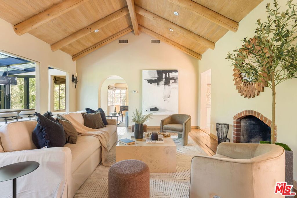 15091 Rayneta Drive Property Photo 13