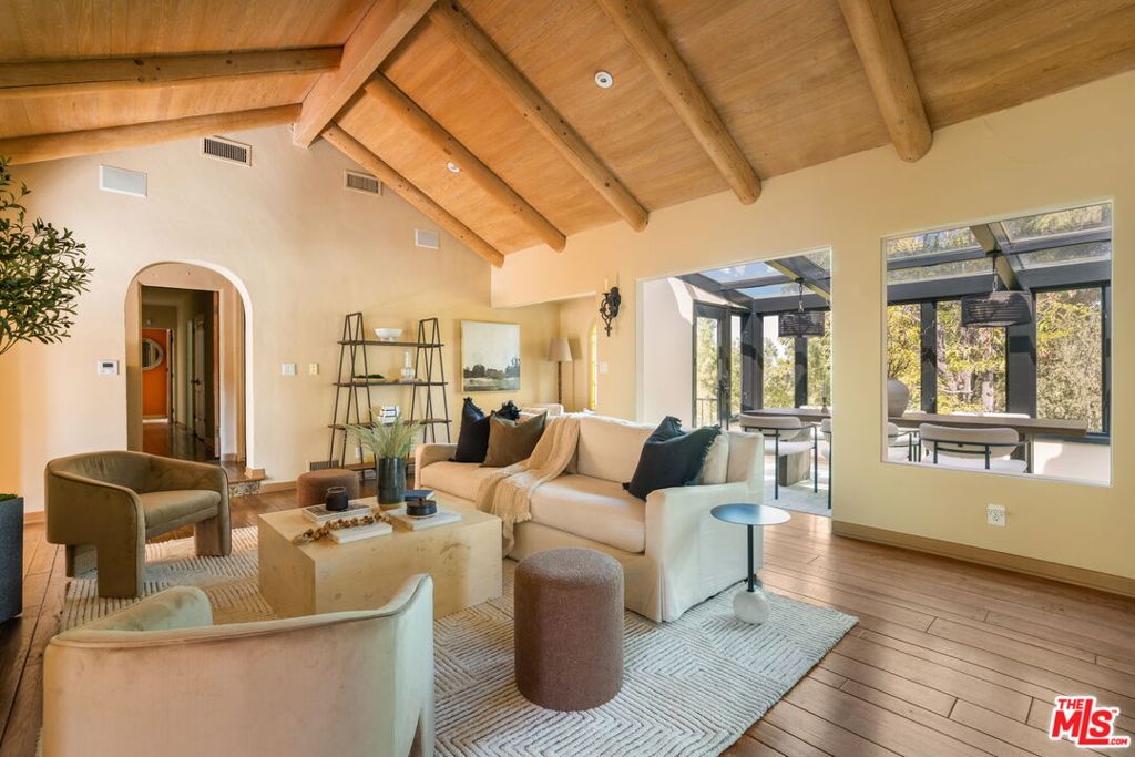 15091 Rayneta Drive Property Photo 14