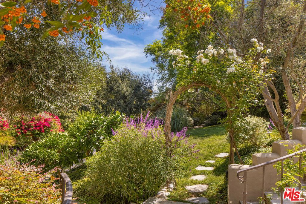 15091 Rayneta Drive Property Photo 38