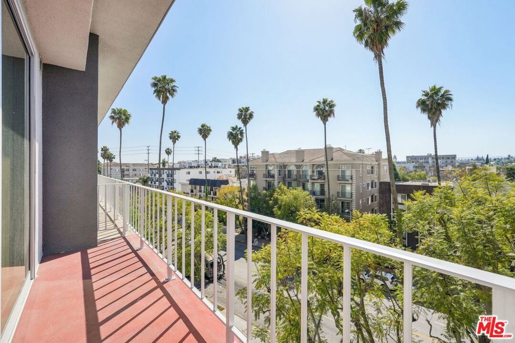 100 S Doheny Drive 501 Property Photo 2