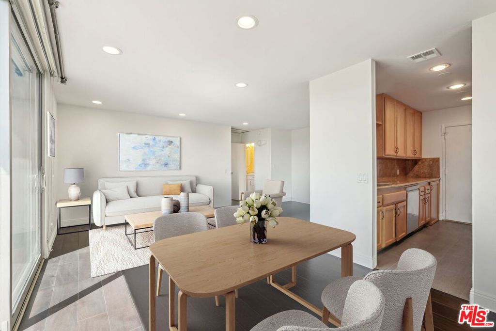 100 S Doheny Drive 501 Property Photo 5