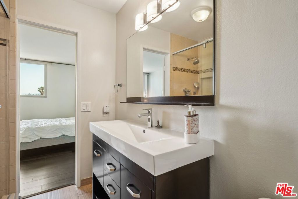 100 S Doheny Drive 501 Property Photo 13