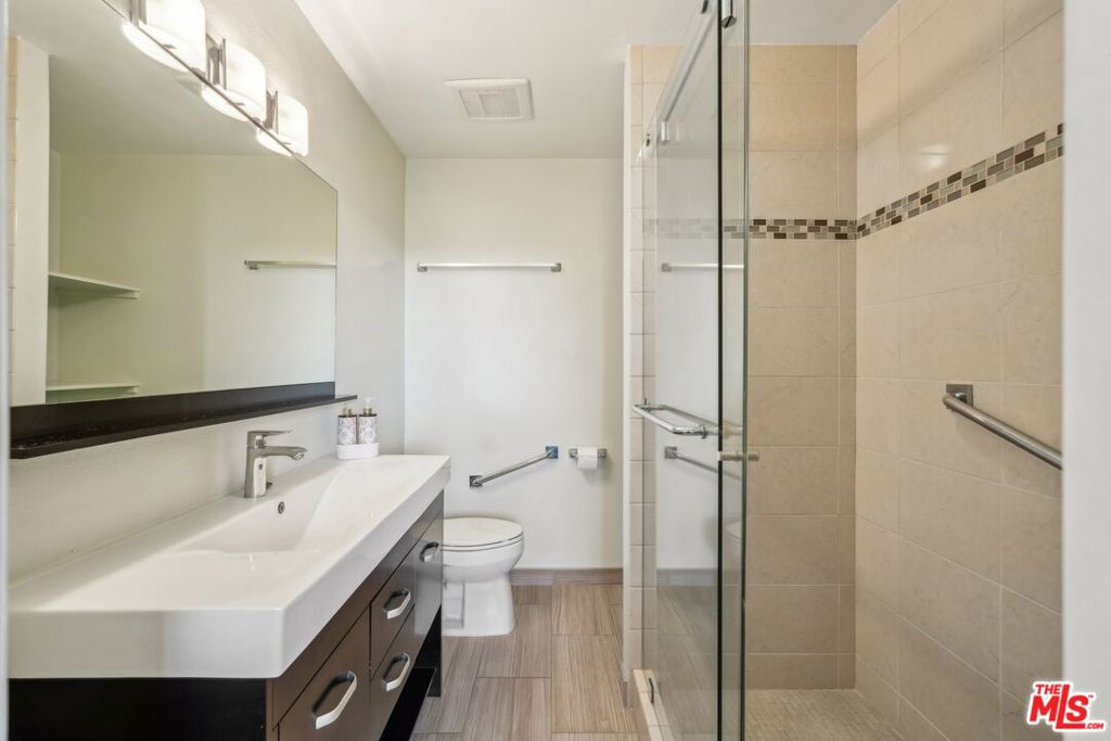 100 S Doheny Drive 501 Property Photo 14