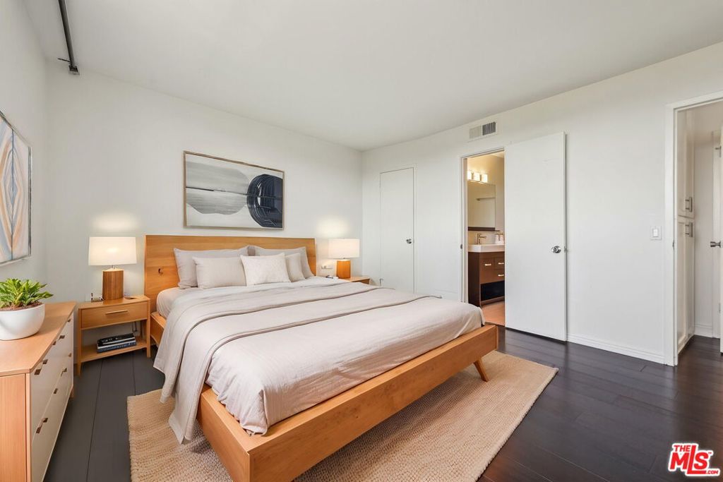 100 S Doheny Drive 501 Property Photo 15