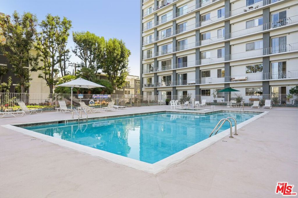 100 S Doheny Drive 501 Property Photo 22