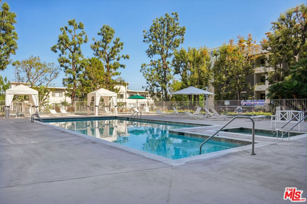 100 S Doheny Drive 501 Property Photo 23