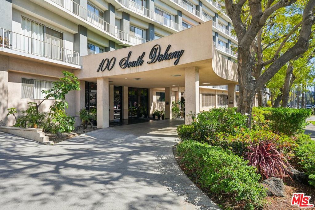100 S Doheny Drive 501 Property Photo 29