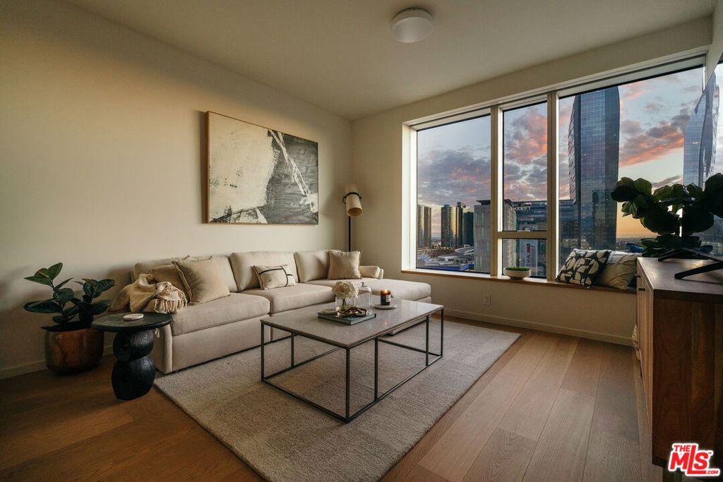 889 Francisco Street 1801 Property Photo 1