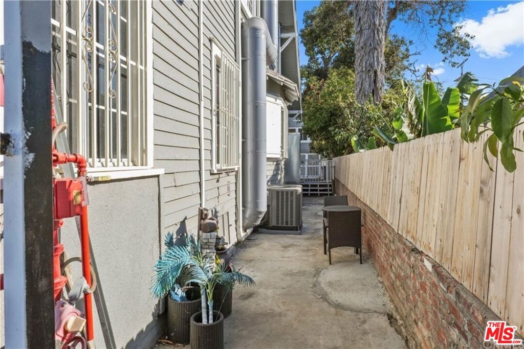 522 W Vernon Avenue Property Photo 6