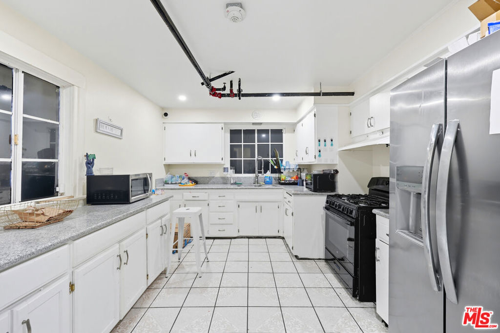 522 W Vernon Avenue Property Photo 14