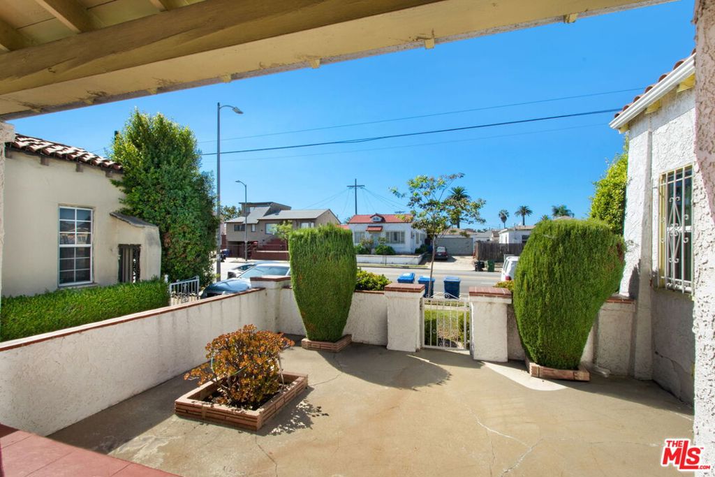 8106 S Normandie Avenue Property Photo 2