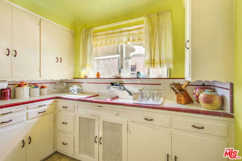 8106 S Normandie Avenue Property Photo 14